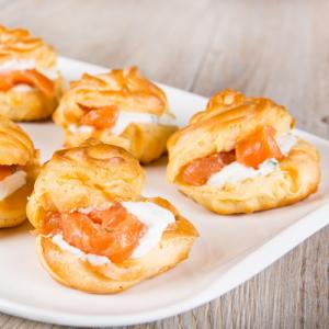 Profiteroles au saumon fumé à la pièce - 2.90 euros la pièce de 100 g ⭐️⭐️⭐️